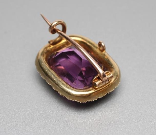 AN EDWARDIAN AMETHYST BROOCH Image