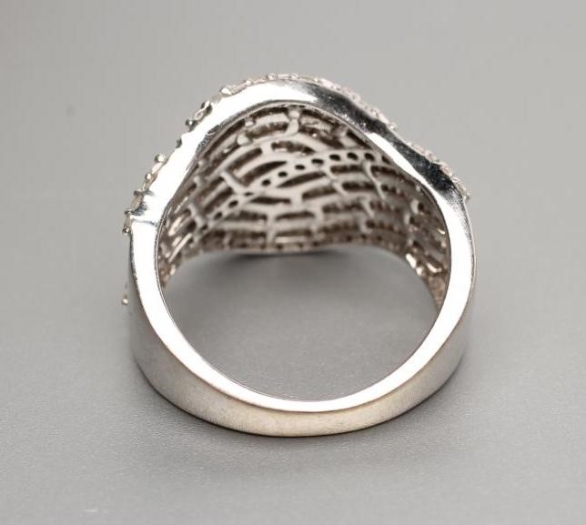 A DIAMOND COCKTAIL RING Image