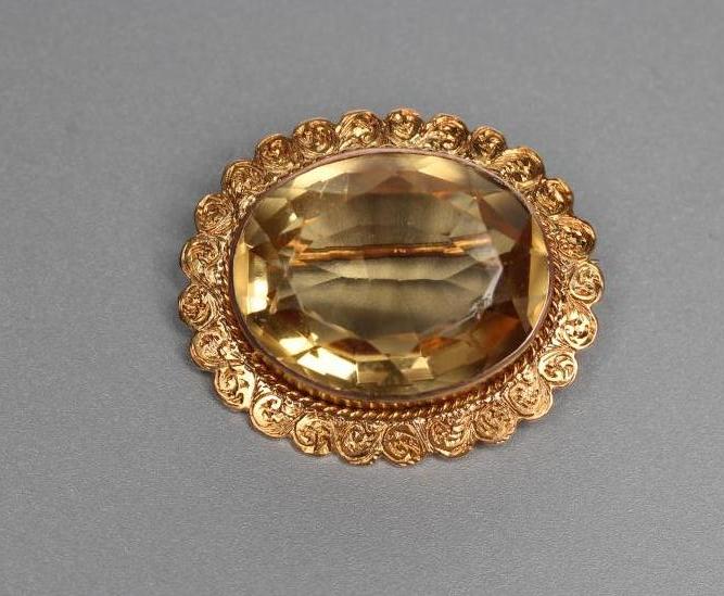 A LATE VICTORIAN CITRINE BROOCH Image
