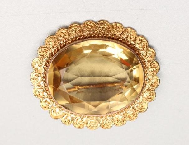 A LATE VICTORIAN CITRINE BROOCH Image