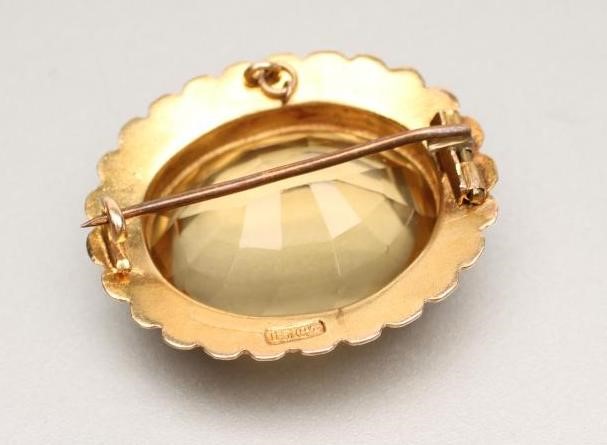 A LATE VICTORIAN CITRINE BROOCH Image