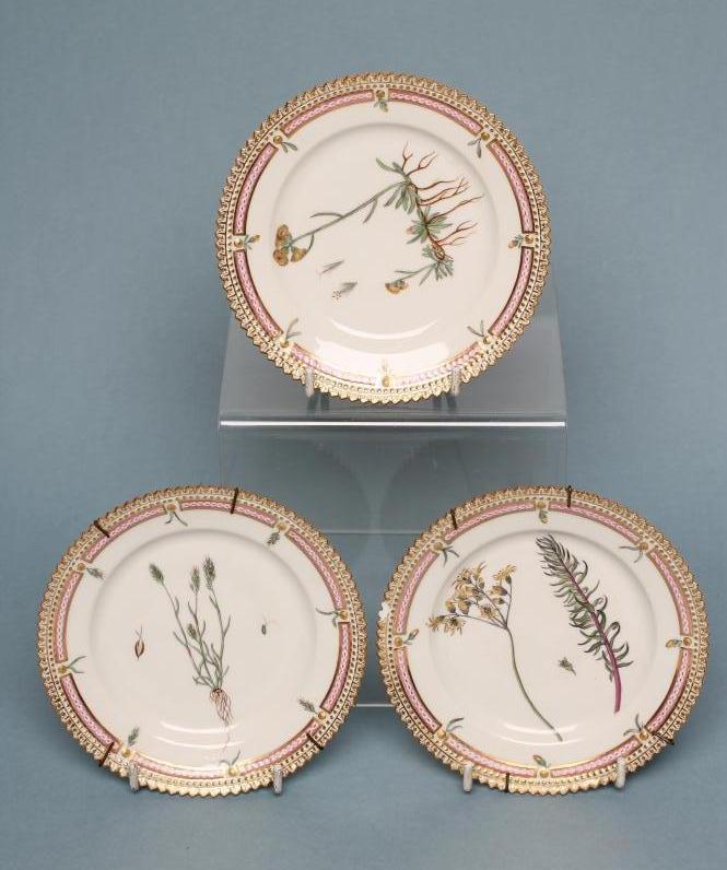 A SET OF THREE ROYAL COPENHAGEN PORCELAIN "FLORA DANICA" TEA PLATES Image