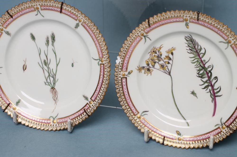 A SET OF THREE ROYAL COPENHAGEN PORCELAIN "FLORA DANICA" TEA PLATES Image