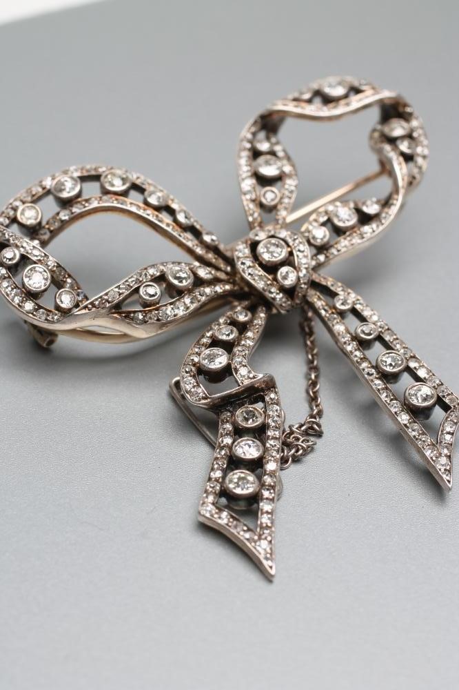 AN EDWARDIAN DIAMOND OPEN BOW BROOCH Image