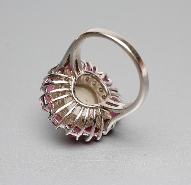 A COCKTAIL RING Image