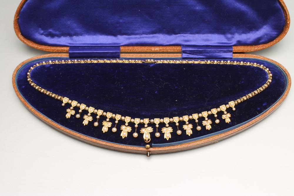 A LATE VICTORIAN SEED PEARL NECKLACE Image