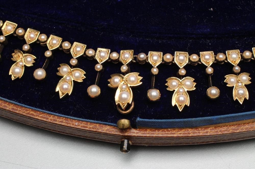 A LATE VICTORIAN SEED PEARL NECKLACE Image