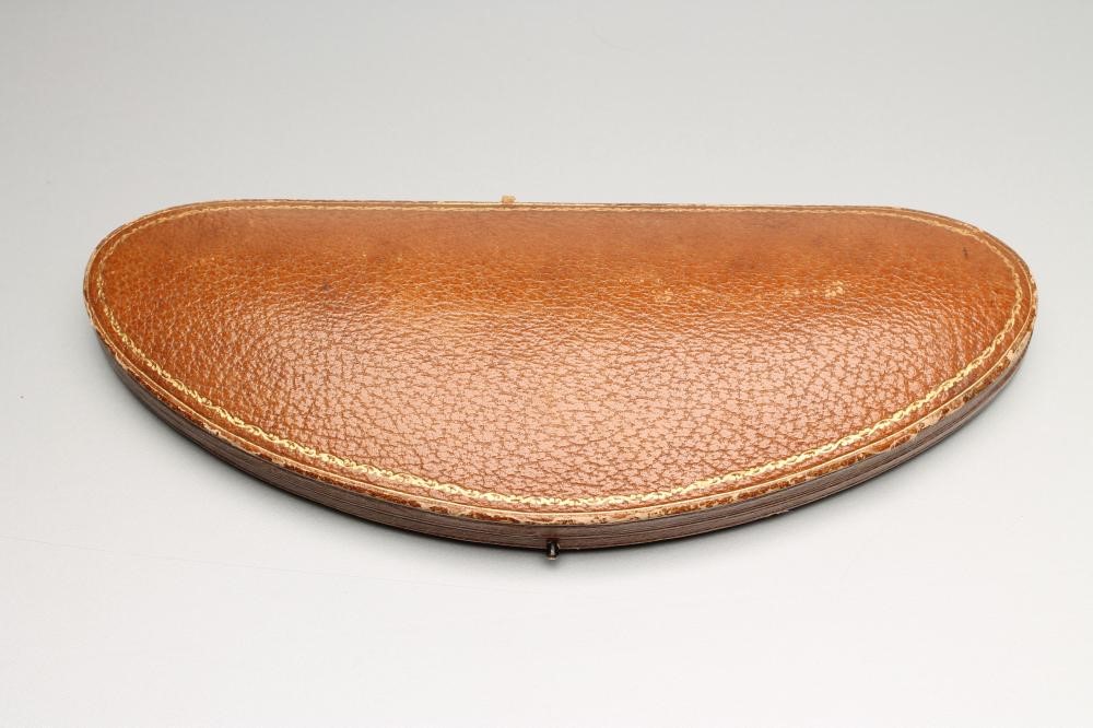 A LATE VICTORIAN SEED PEARL NECKLACE Image