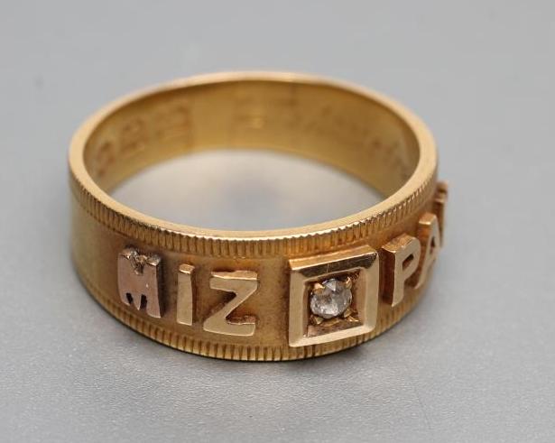 AN EDWARDIAN 18CT GOLD "MIZPAH" RING Image