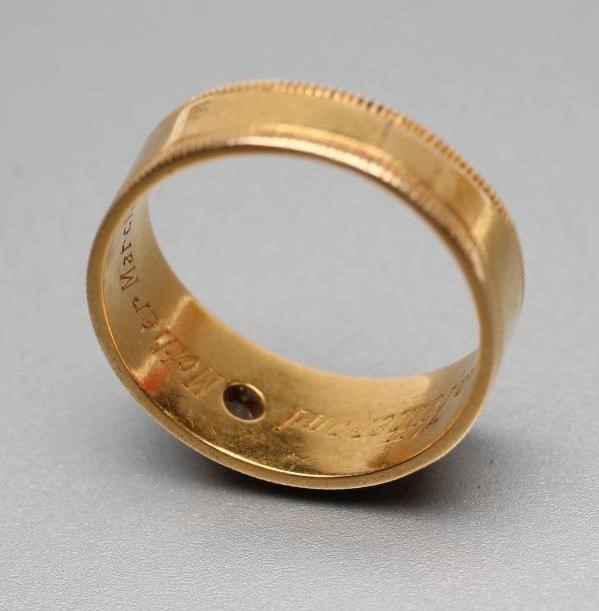 AN EDWARDIAN 18CT GOLD "MIZPAH" RING Image