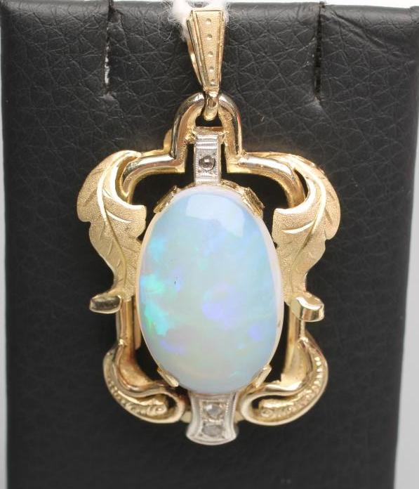 AN OPAL PENDANT Image