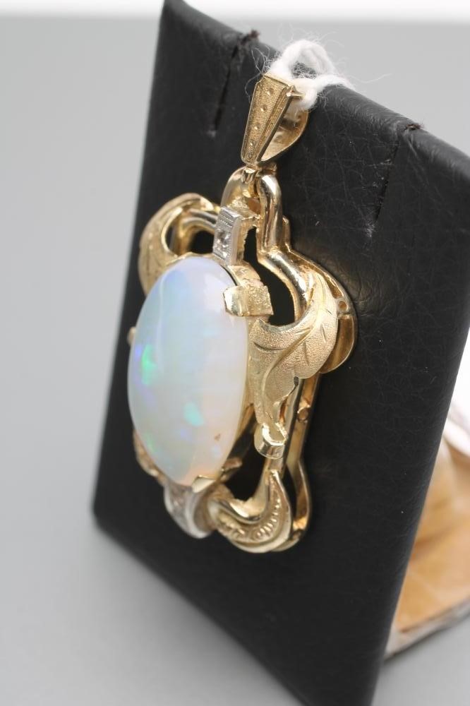 AN OPAL PENDANT Image