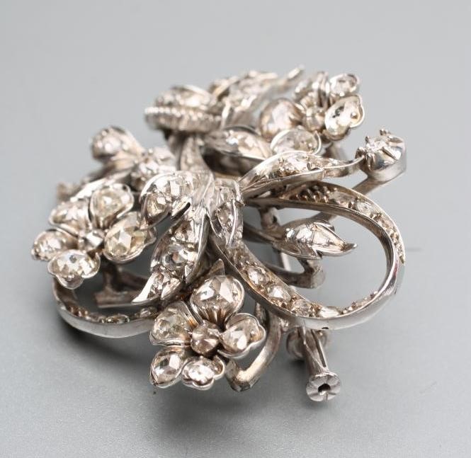 A VICTORIAN DIAMOND SPRAY BROOCH Image