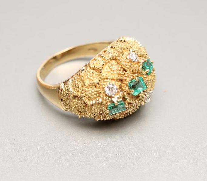 A COCKTAIL RING Image