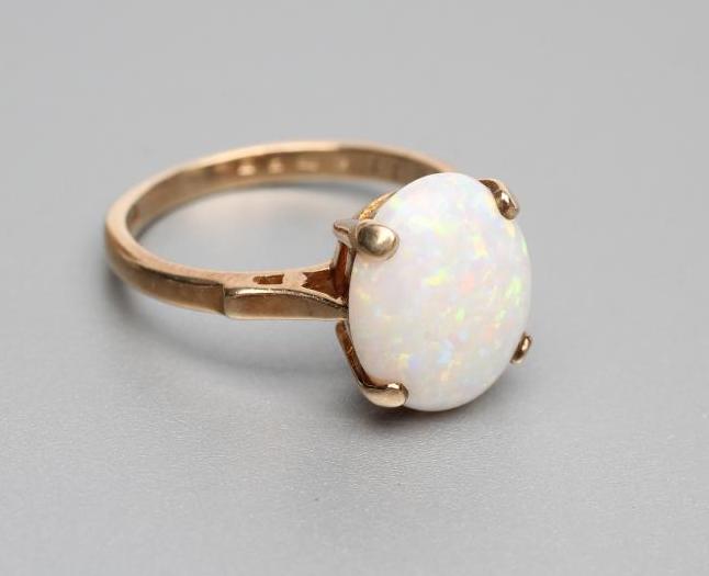 AN OPAL RING Image