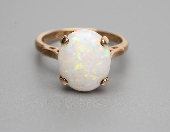 AN OPAL RING Image