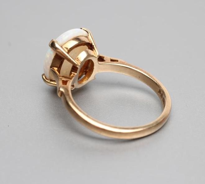 AN OPAL RING Image