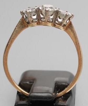 A THREE STONE DIAMOND RING Image