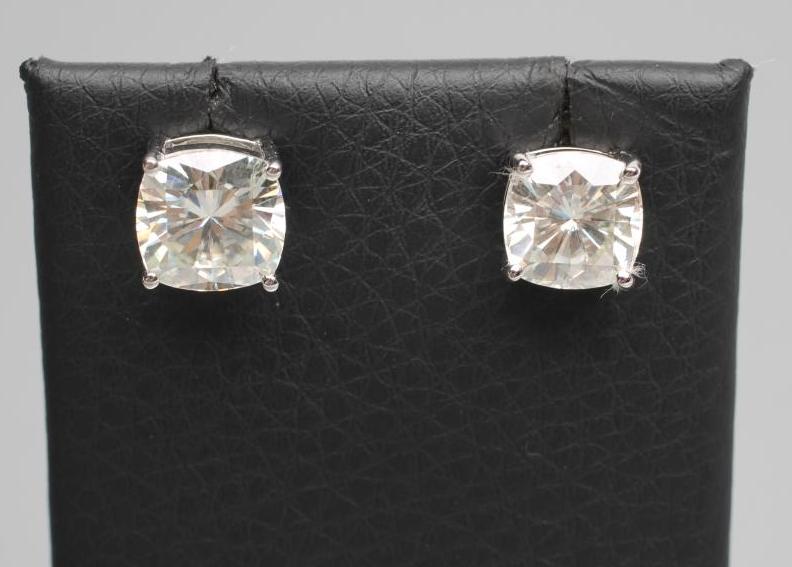 A PAIR OF SOLITAIRE MOISSANITE EAR STUDS Image
