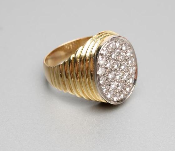 A GENTLEMAN'S DIAMOND RING Image