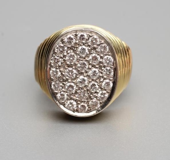 A GENTLEMAN'S DIAMOND RING Image