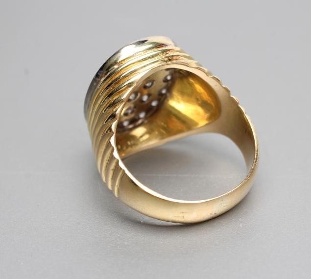 A GENTLEMAN'S DIAMOND RING Image