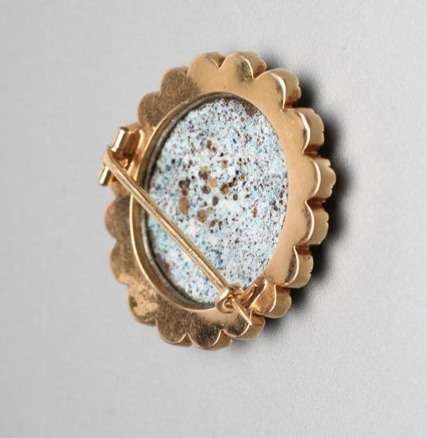 A GEORGIAN ENAMELLED BROOCH Image