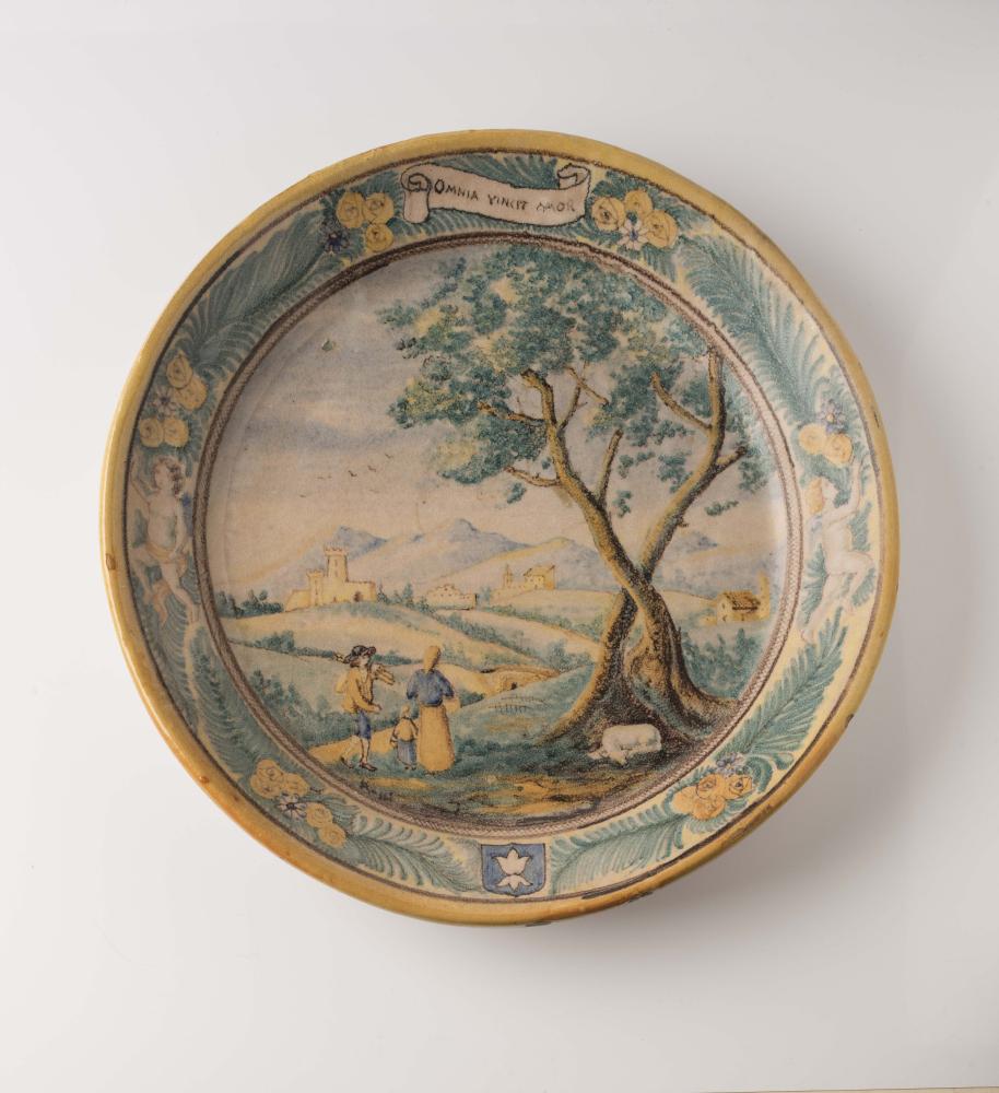 AN ITALIAN MAIOLICA DISH Image