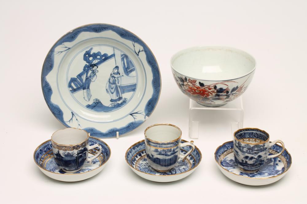 A SMALL COLLECTION OF CHINESE PORCELAIN comprising an Imari bowl Image