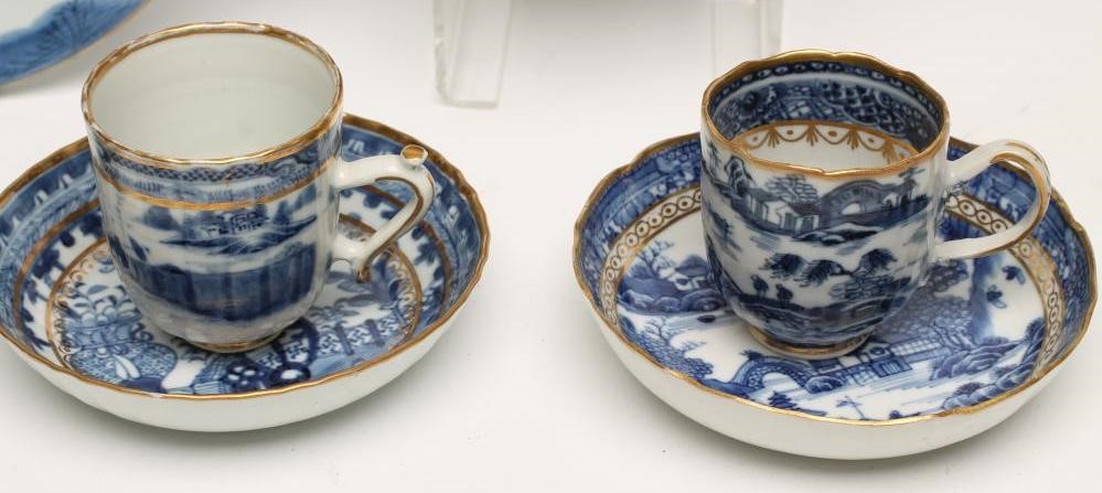 A SMALL COLLECTION OF CHINESE PORCELAIN comprising an Imari bowl Image