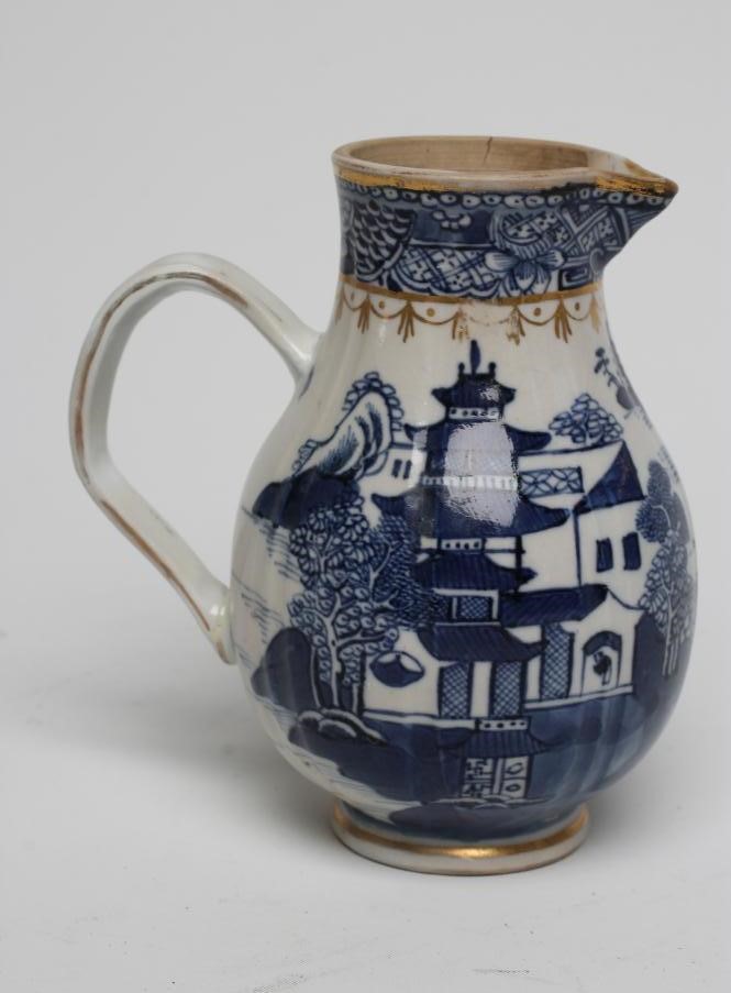 A SMALL COLLECTION OF CHINESE PORCELAIN comprising an Imari bowl Image