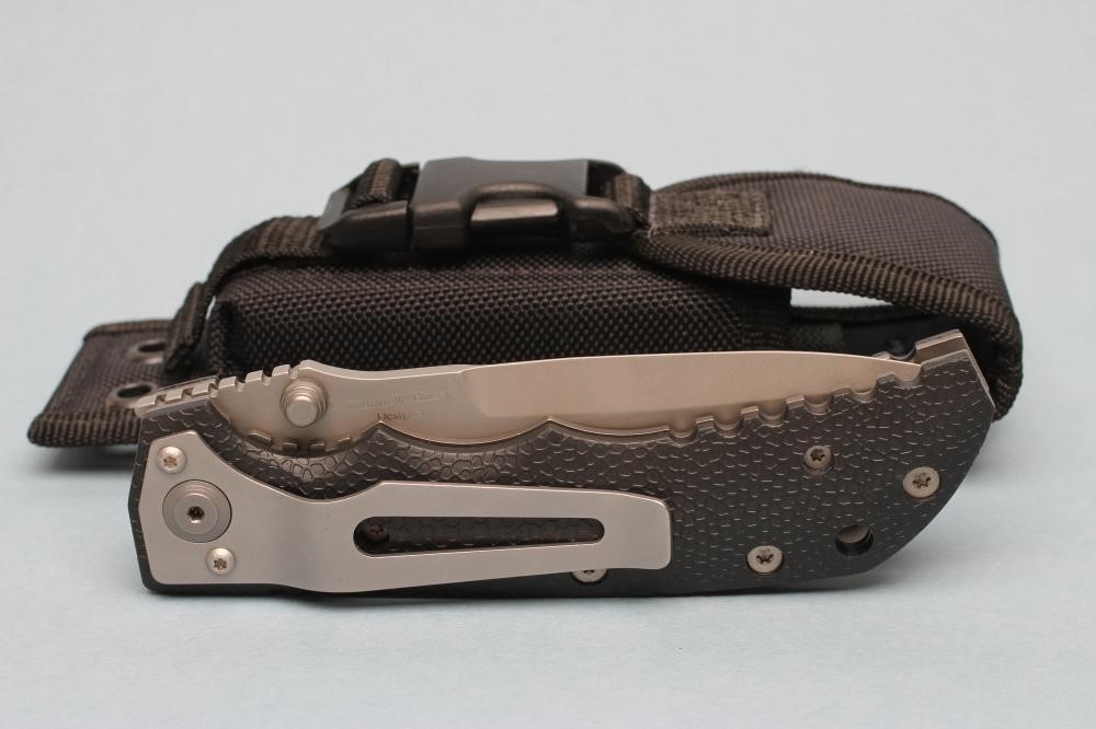 A LONE WOLF FOLDING LOCK KNIFE Image