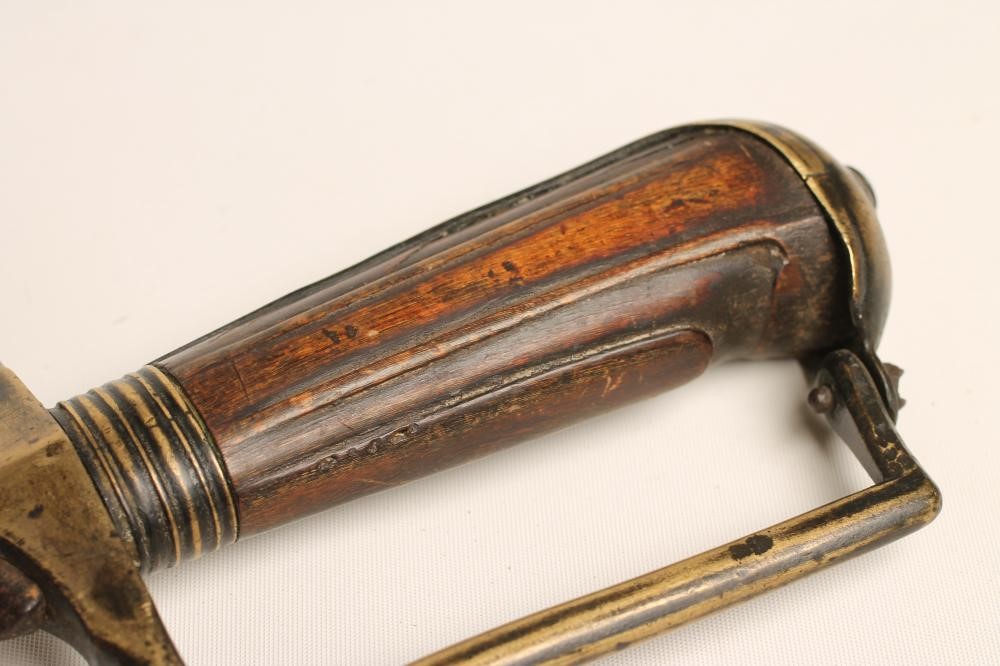 A HUNTING SWORD Image