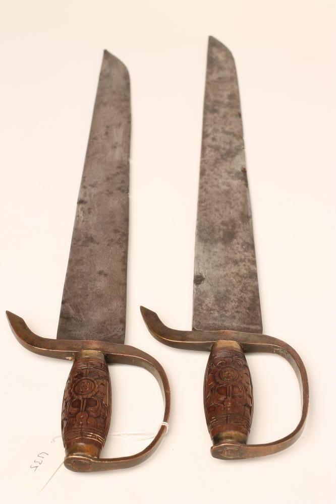 A PAIR OF CHINESE BUTTERFLY SWORDS Image