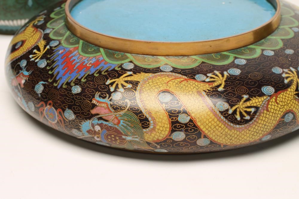 A PAIR OF CHINESE CLOISONNE ENAMEL BOWLS of plain rounded cylindrical form Image