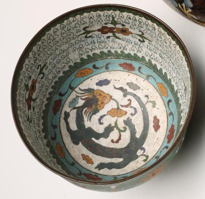 A PAIR OF CHINESE CLOISONNE ENAMEL BOWLS of plain rounded cylindrical form Image