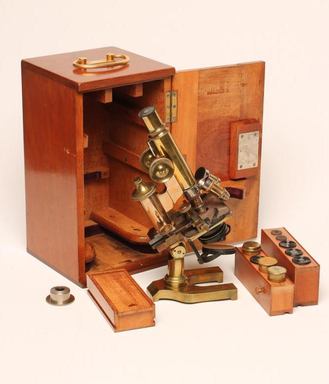 AN E. LEITZ WETZLAR MICROSCOPE Image