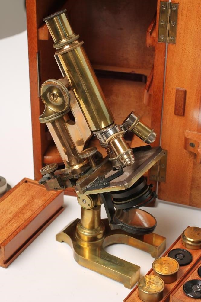 AN E. LEITZ WETZLAR MICROSCOPE Image