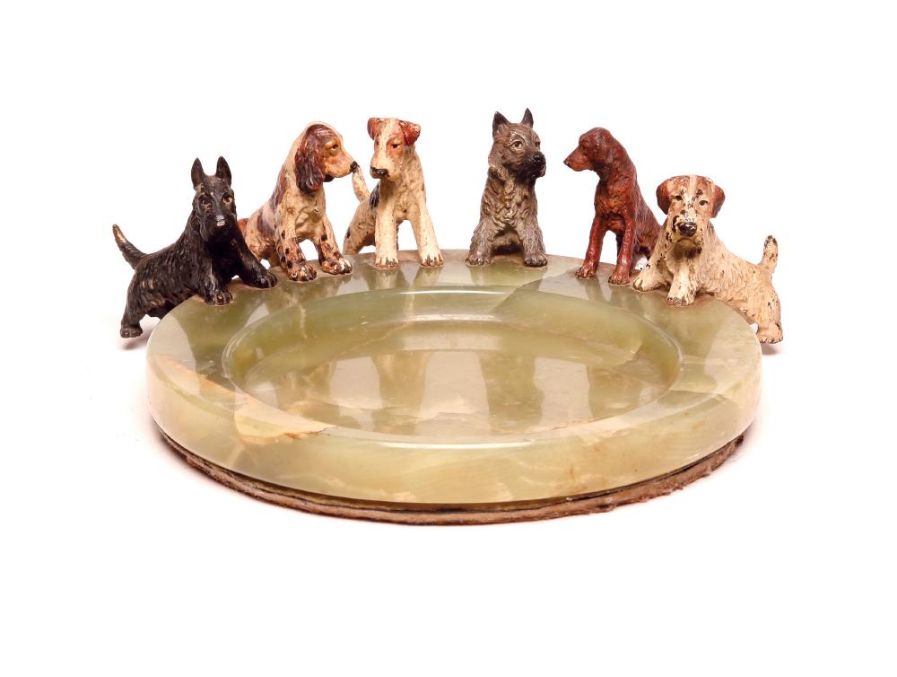 AN ART DECO ASHTRAY Image