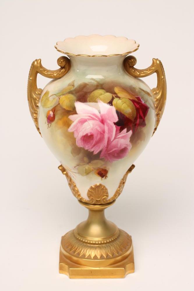 A ROYAL WORCESTER CHINA VASE Image