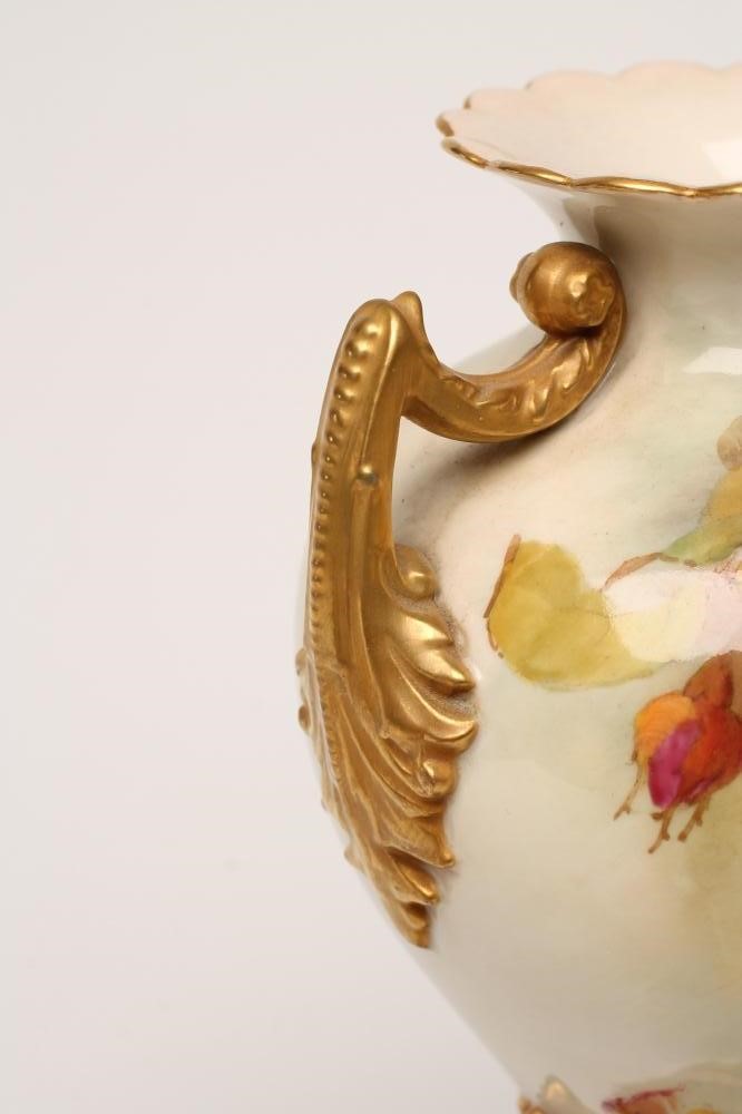 A ROYAL WORCESTER CHINA VASE Image