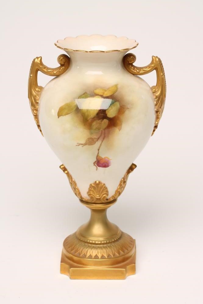 A ROYAL WORCESTER CHINA VASE Image