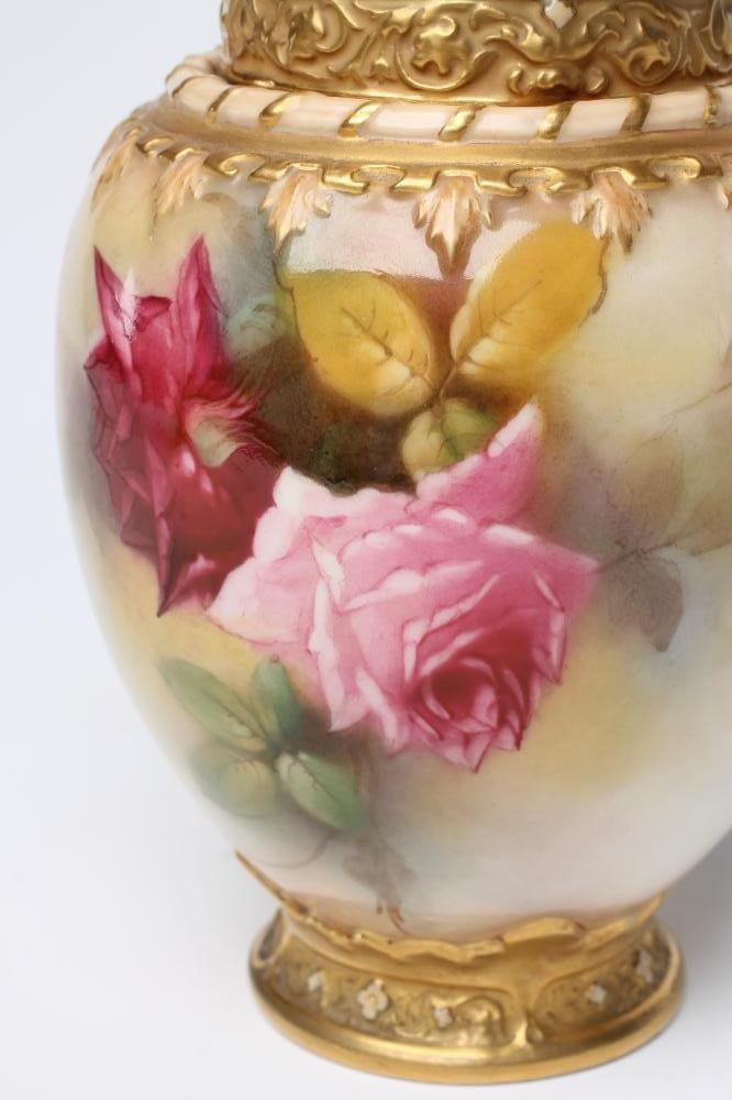 A ROYAL WORCESTER CHINA POT POURRI Image