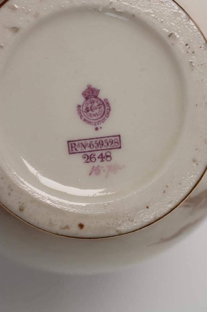 A ROYAL WORCESTER CHINA POT POURRI Image