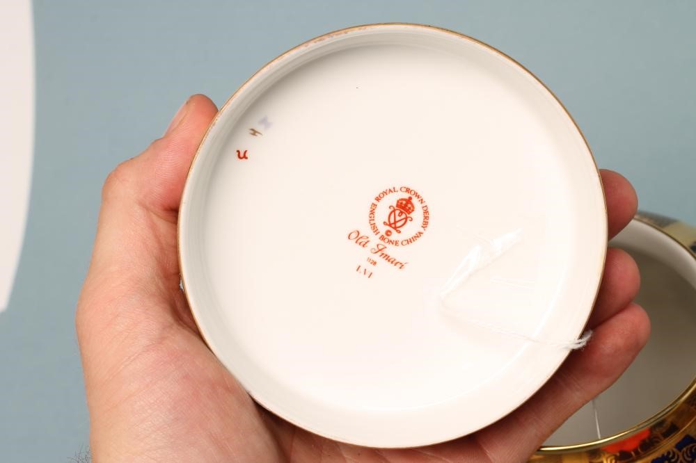 A ROYAL CROWN DERBY CHINA JAR AND COVER Image