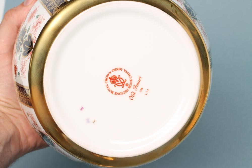 A ROYAL CROWN DERBY CHINA JAR AND COVER Image
