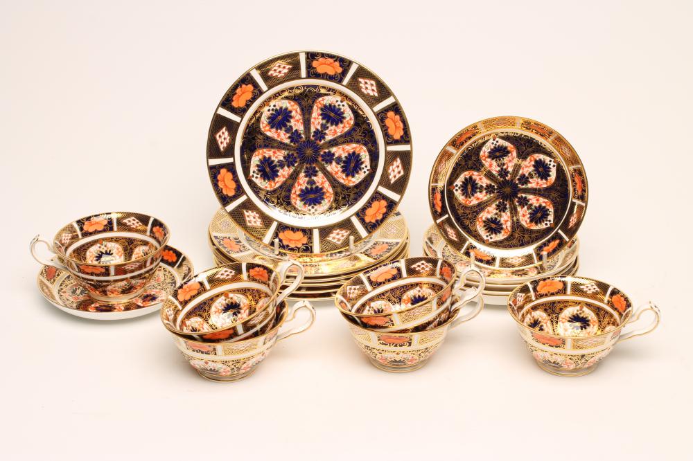 A ROYAL CROWN DERBY CHINA COMPOSITE TEA SERVICE Image