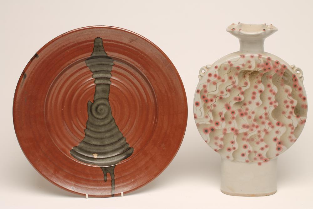 MICHAEL COLE (Contemporary) -  A studio stoneware tenmoko glazed charger of plain ribbed circular Image