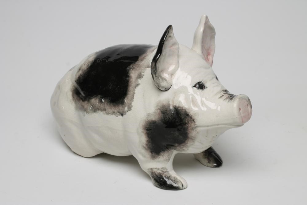 A WEMYSS POTTERY PIG Image