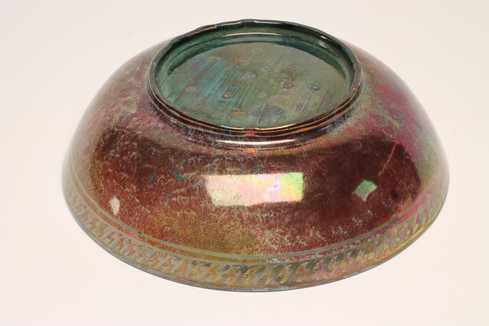 A ROYAL LANCASTRIAN EARTHENWARE BOWL Image